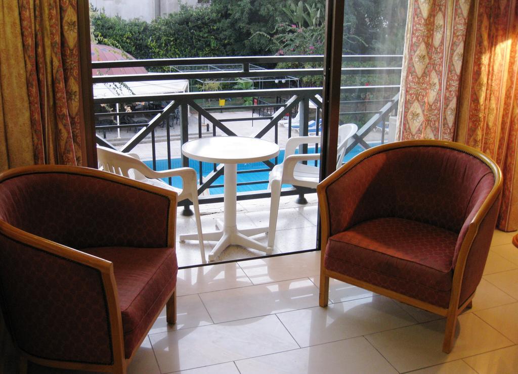 Jasmine Hotel Apartments Limassol Exterior foto